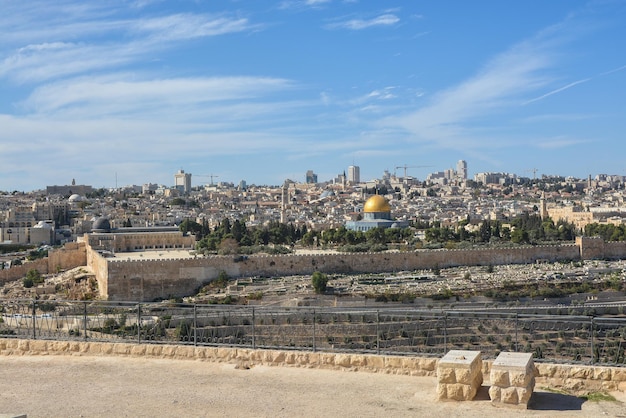 Cidade Velha de Jerusalém com Monte das Oliveiras