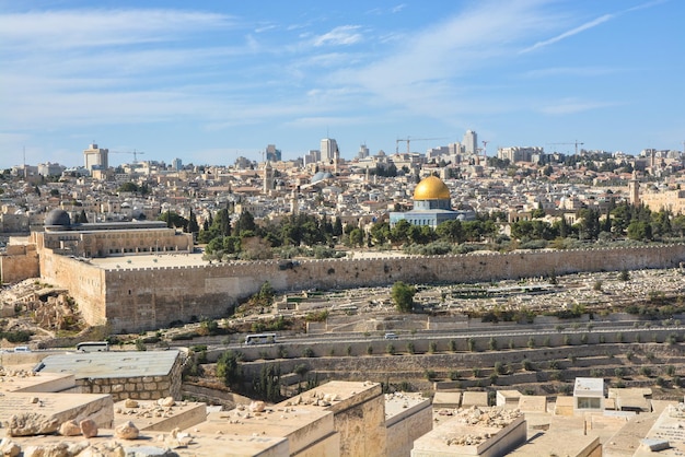 Cidade Velha de Jerusalém com Monte das Oliveiras