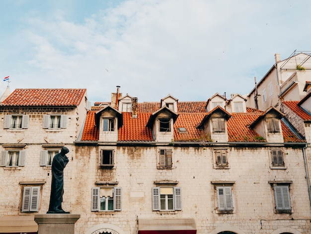 Cidade velha de split croatia dentro da arquitetura antiga da cidade