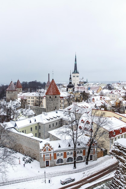Cidade velha de uma cidade europeia Tallinn é a capital da Estônia