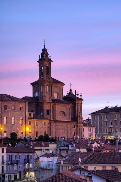 Cidade velha durante um amanhecer de inverno