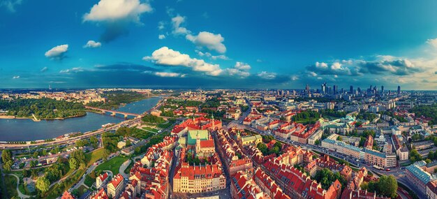 Cidade velha no panorama de varsóvia