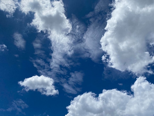 cielo azul y cloudscape