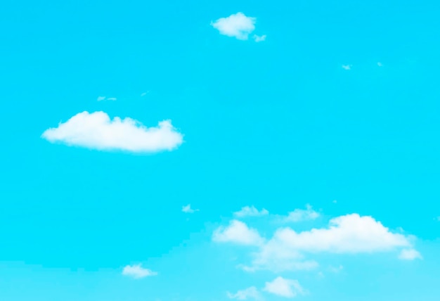 cielo azul con fondo de nubes