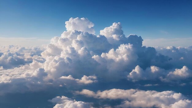 Cielo azul con nubes blancas en el fondo de la naturaleza