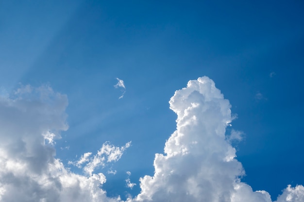 Foto cielo azul con nubes blancas para el fondo