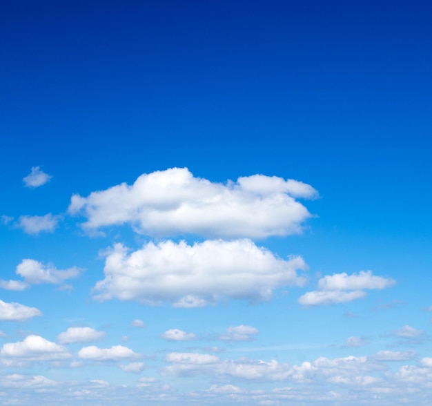 Cielo azul con nubes closeup