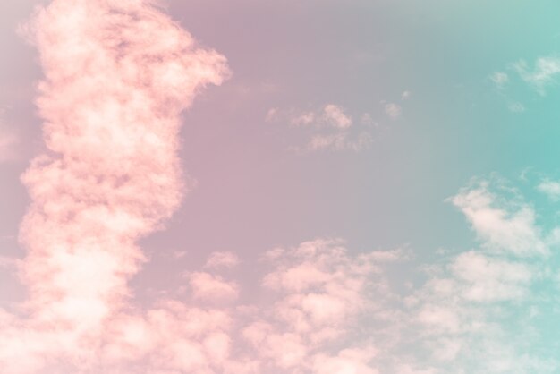 Foto cielo azul con nubes de fondo. imágenes de estilo de efecto retro vintage.