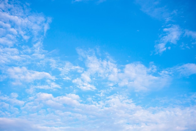 Cielo azul con nubes naturaleza resumen antecedentes