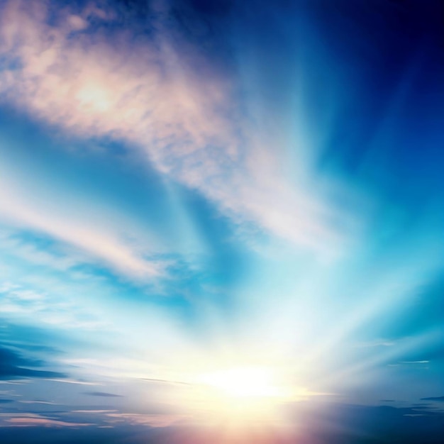 Un cielo azul con nubes y el sol brillando a través de él.