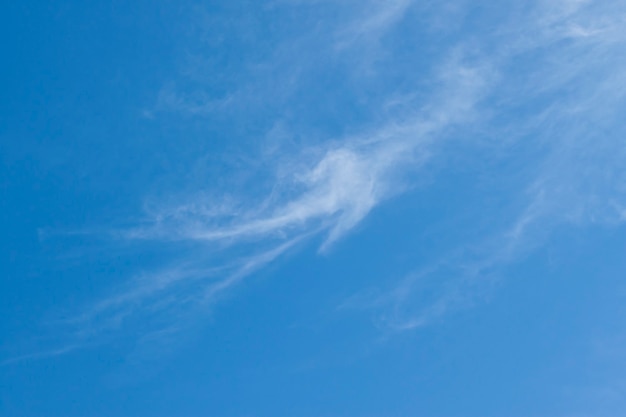 Cielo azul con nubes