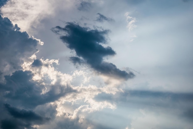 Cielo azul con nubes