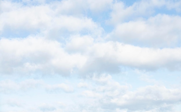 cielo azul de primavera