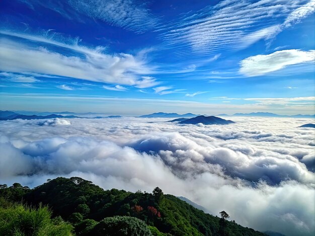 Foto el cielo azul de zhongshan y el mar nublado foto hd