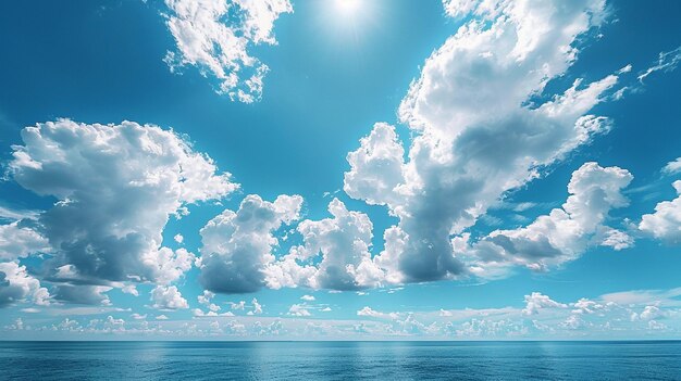 Cielo despejado con nubes de cirro en el fondo