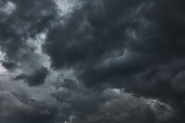 Cielo dramático con nubes tormentosas, puede usarse como fondo