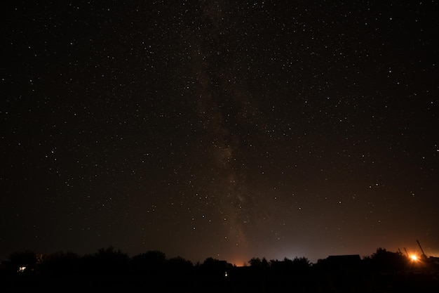 Cielo estrellado de noche Vía Láctea Resumen fondo oscuro