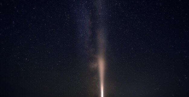 Cielo estrellado de noche Vía Láctea Resumen fondo oscuro