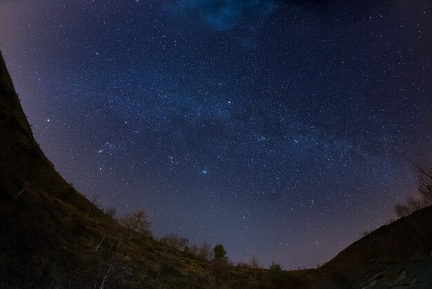 El cielo estrellado sobre los Alpes