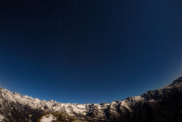 El cielo estrellado sobre los Alpes