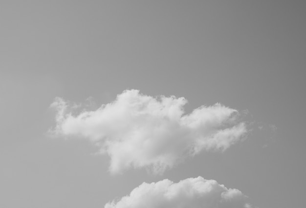 Cielo con fondo de nubes en blanco y negro