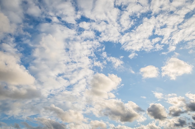 cielo y fondo de nubes