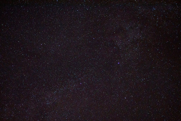 cielo nocturno con las estrellas