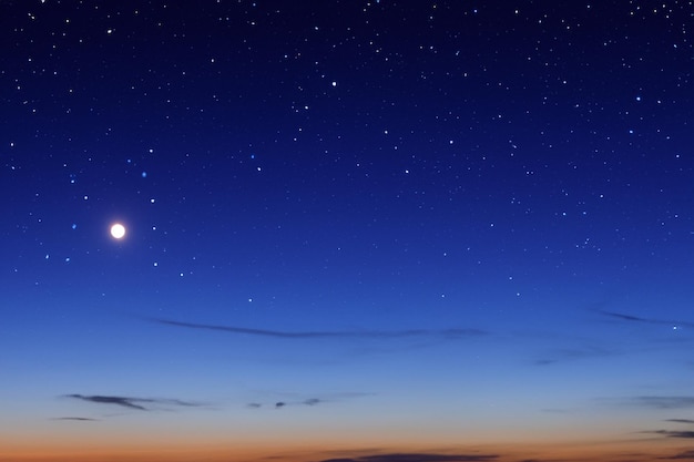 Foto cielo nocturno con fondo de luz de luna