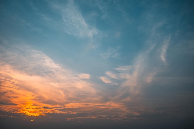 Cielo nube cinemático Cielo natural hermoso y cinemático puesta de sol textura fondo