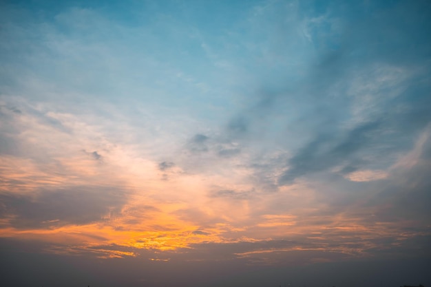 Cielo nube cinemático Cielo natural hermoso y cinemático puesta de sol textura fondo