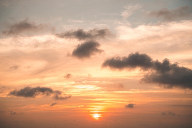 Cielo nube cinemático Cielo natural hermoso y cinemático puesta de sol textura fondo