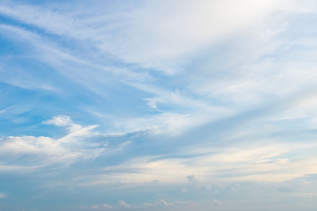 Cielo y nubes