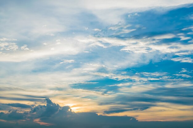 Cielo y nubes