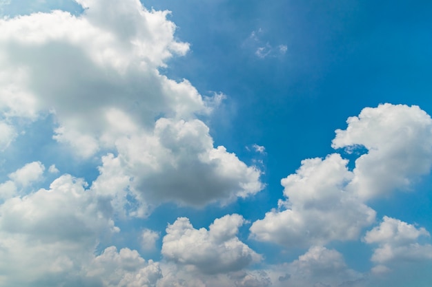 Cielo y nubes