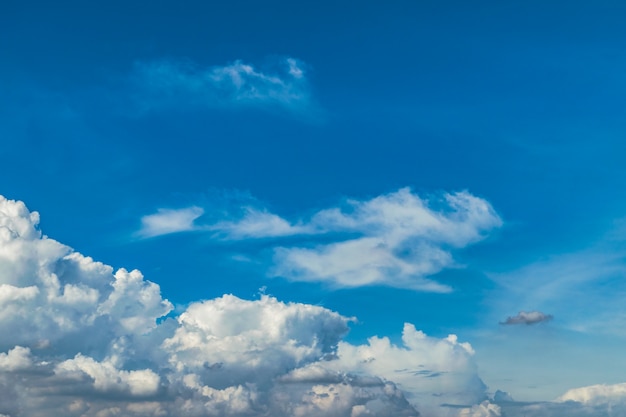 Cielo y nubes