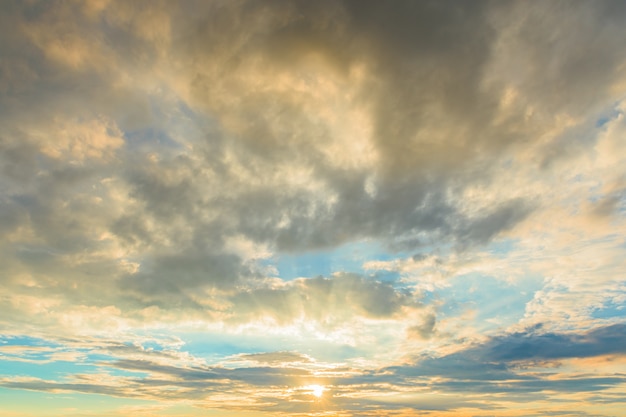 Cielo y nubes