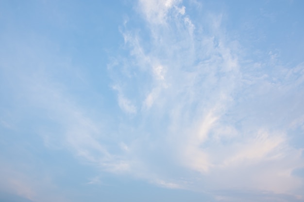 Cielo y nubes