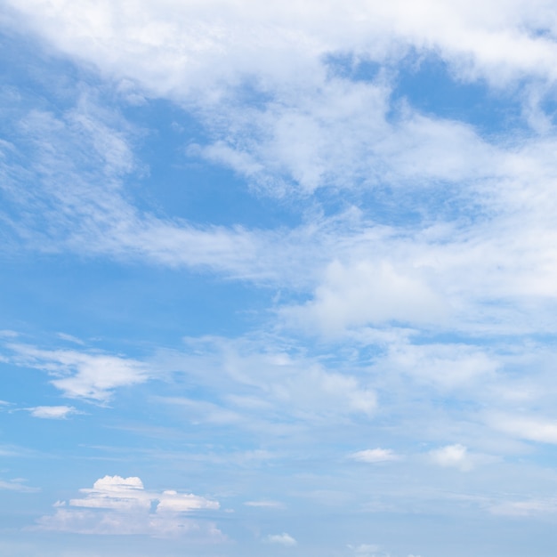 Cielo y nubes