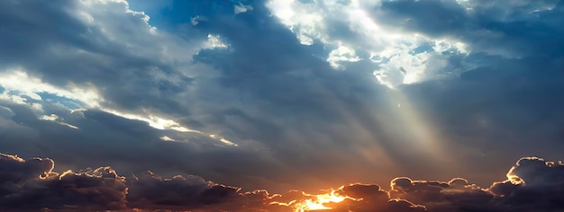 Cielo nublado durante el amanecer