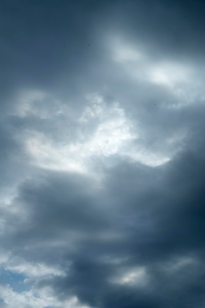 Foto cielo nublado antes de lluvia o huracán