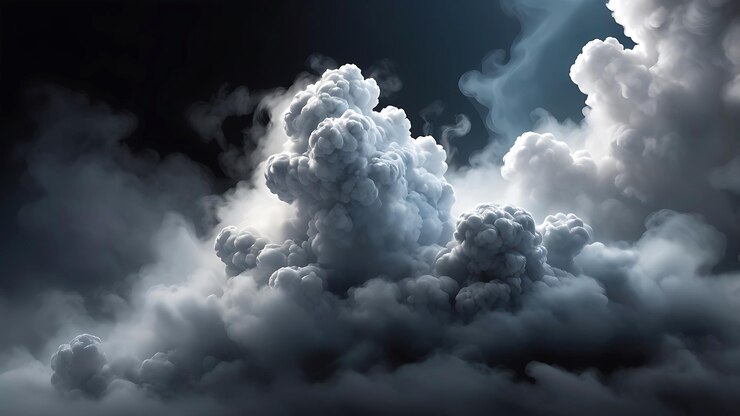 un cielo oscuro con nubes y una luna en el fondo