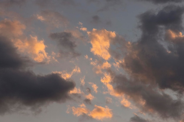 Cielo paisaje pinkbrown puesta de sol cumulus nubes fondo