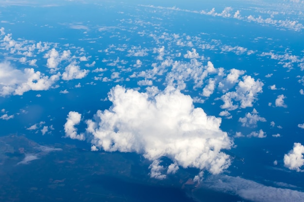 Cielo panorámico con nubes