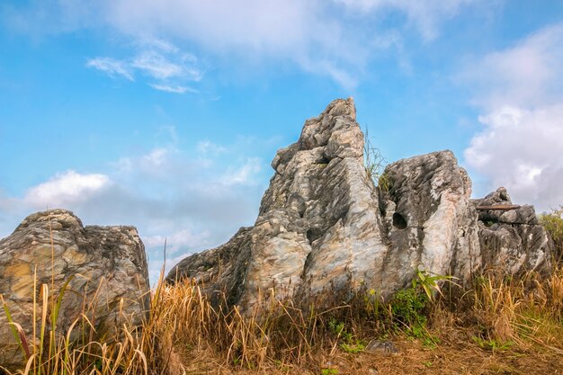 Cielo de piedra con luz por la mañana.