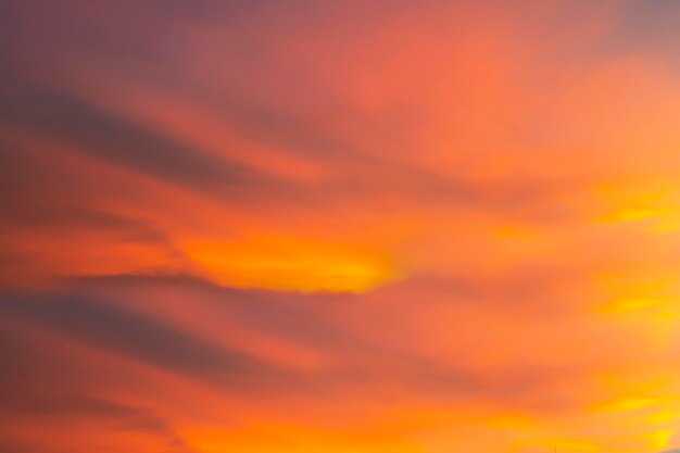 Cielo de puesta de sol naranja ardiente Cielo hermoso Fondo de nube de cielo de puesta de sol Hermoso cielo de puesta de sol tormentoso Fondo abstracto nublado Colores de puesta de solxDxD