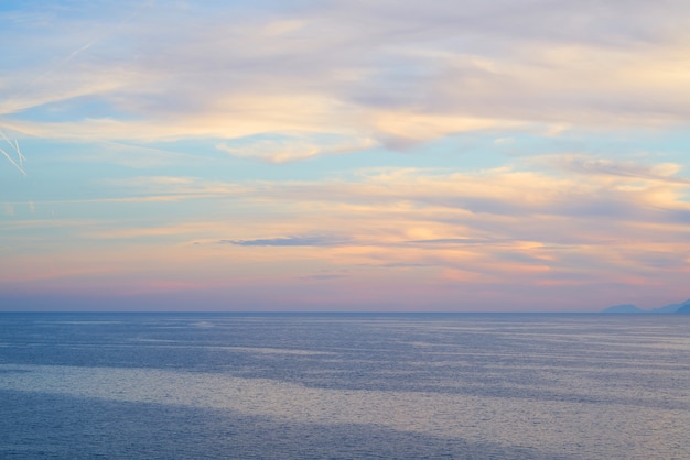 Cielo romántico y marino