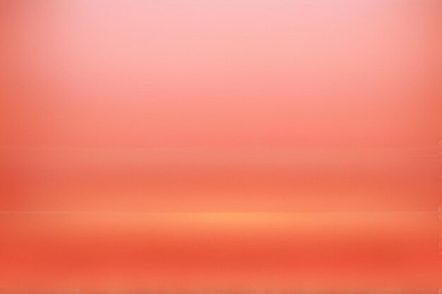 un cielo rosado con un reflejo de una puesta de sol roja