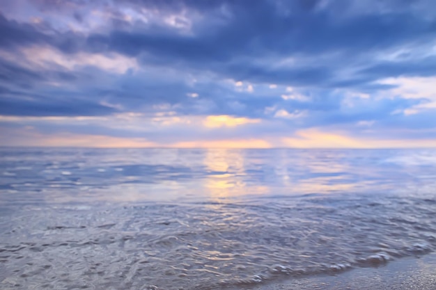 cielo sobre el agua / textura de fondo, horizonte cielo con nubes en el lago