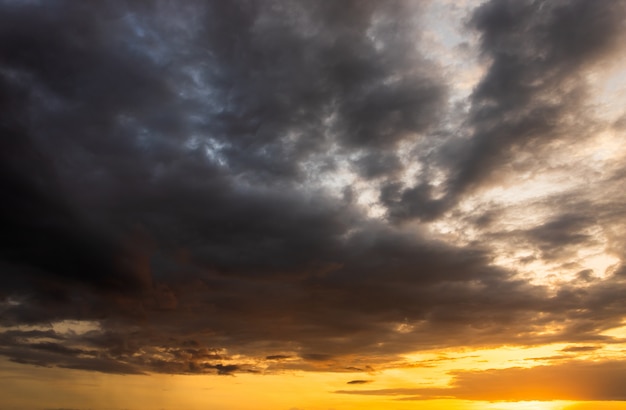 Cielo de tormenta de truenos Nubes de lluvia