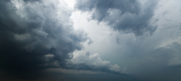 Cielo de tormenta de truenos Nubes de lluvia